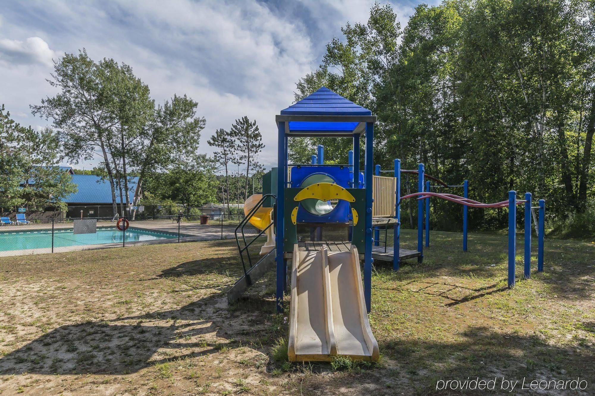 Quality Inn & Conference Centre Parry Sound Exterior photo